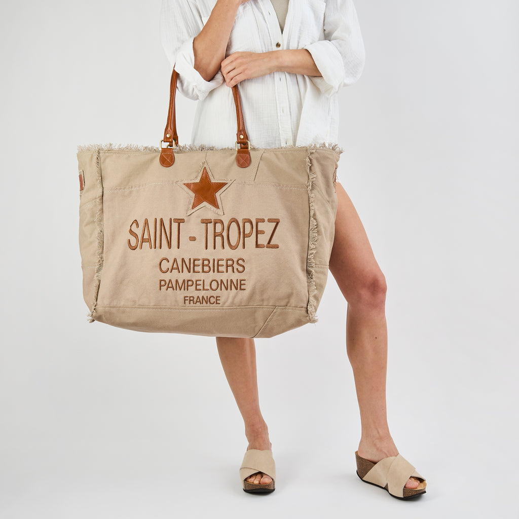 Casey bag (a beige washed canvas beach bag), close-up detail
