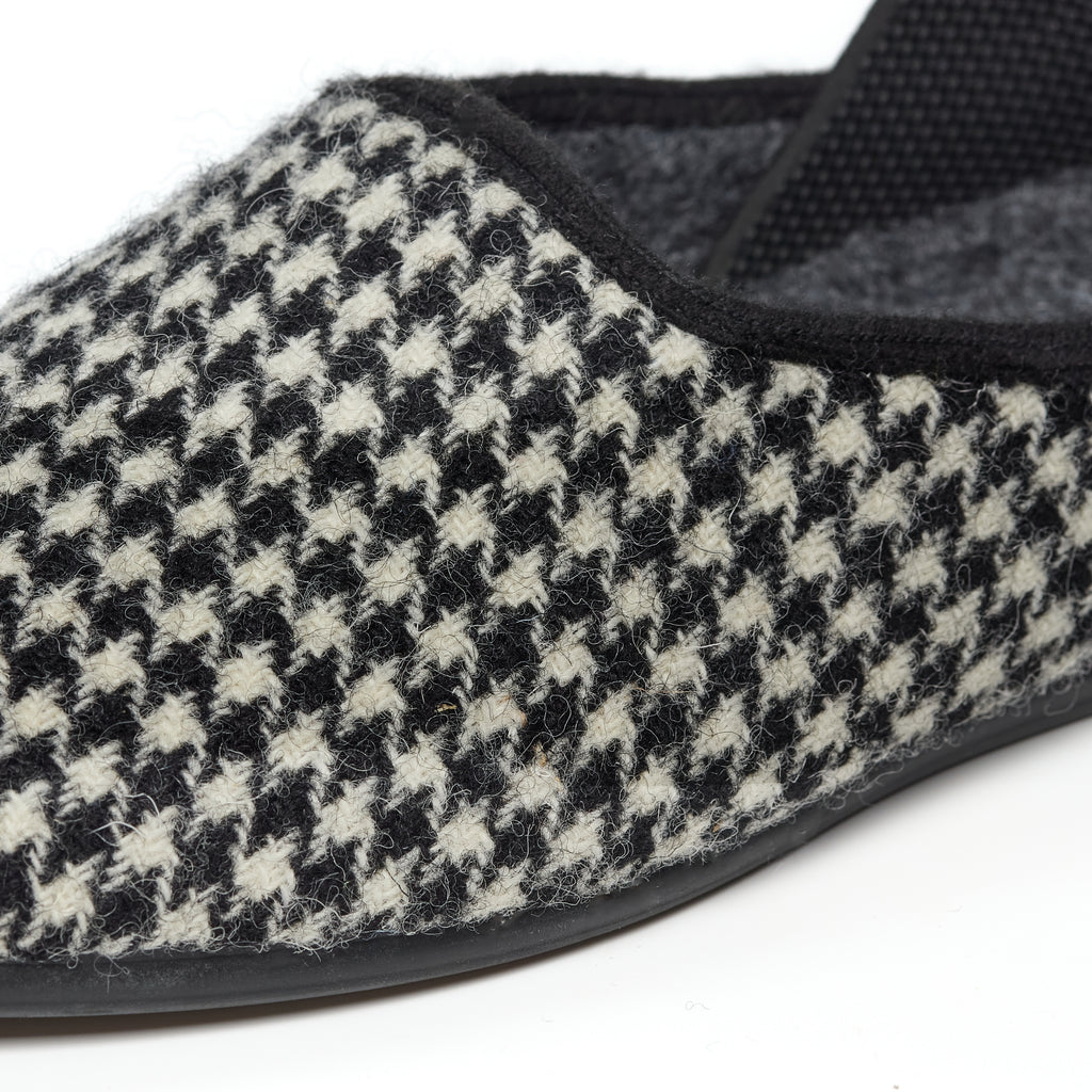 Picture of the detail of a Bedroom Athletics slipper