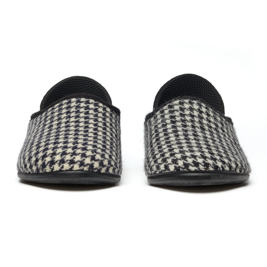 Picture of a Bedroom Athletics Mens slippers