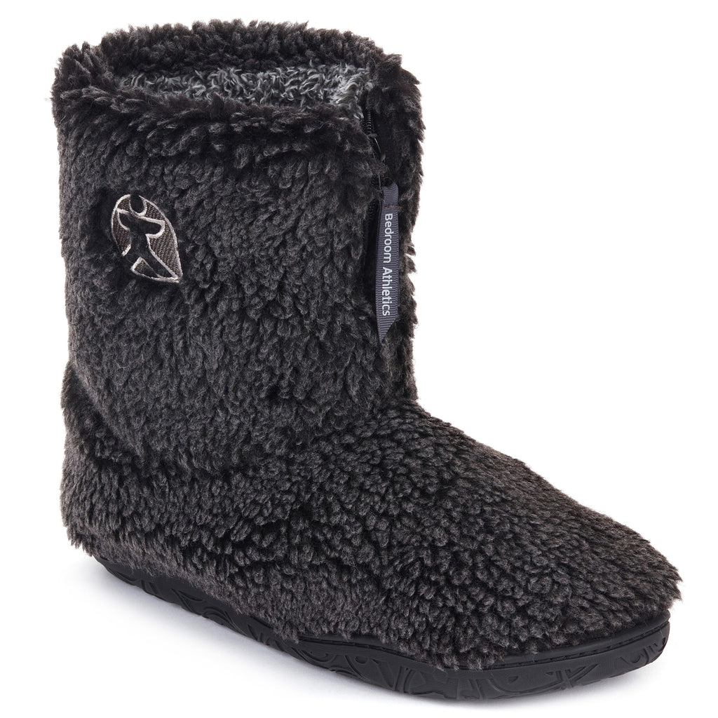 The Gosling Snow Tipped Sherpa Slipper Boot in Washed Black is lined with a memory foam footbed and contrast teddy fleece lining. Bedroom Athletics offers a wide range of premium quality slippers, slip on boots and loungewear.