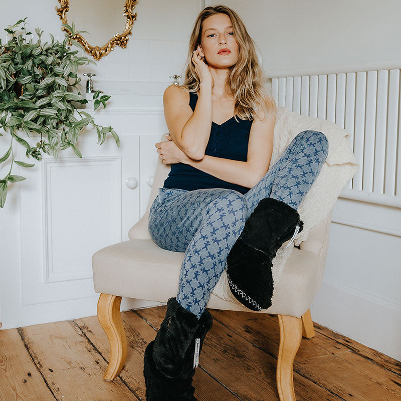 The women's Marilyn Classic Faux Fur Boot in Charcoal Black offers women silky soft luxury as well as a non-slip, durable sole for those outdoor trips. Bedroom Athletics offers a wide range of premium quality slippers, slip on boots and loungewear.