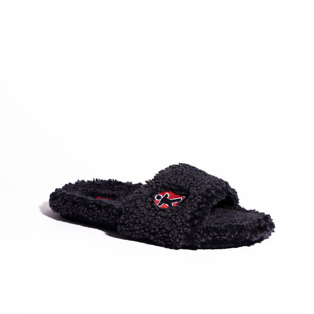 The Efron Snow Tipped Sherpa Slipper Slider in Washed Navy is great for indoor or outdoor wear, the Efron is an easy to wear all season option. Bedroom Athletics offers a wide range of premium quality slippers, slip on boots and loungewear.