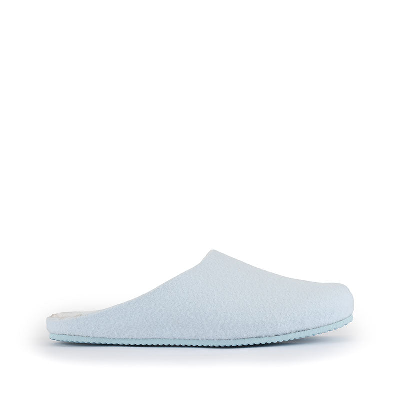 The Women's Pilar Vegan Felt Mule Slipper in Light Blue has Felt uppers in pastel marl shades are complimented with simple styling and a super soft faux fur footbed. Bedroom Athletics offers a wide range of premium quality slippers, slip on boots and loungewear.