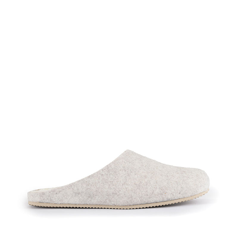 The Women's Pilar Vegan Felt Mule Slipper in Grey has Felt uppers in pastel marl shades are complimented with simple styling and a super soft faux fur footbed. Bedroom Athletics offers a wide range of premium quality slippers, slip on boots and loungewear.