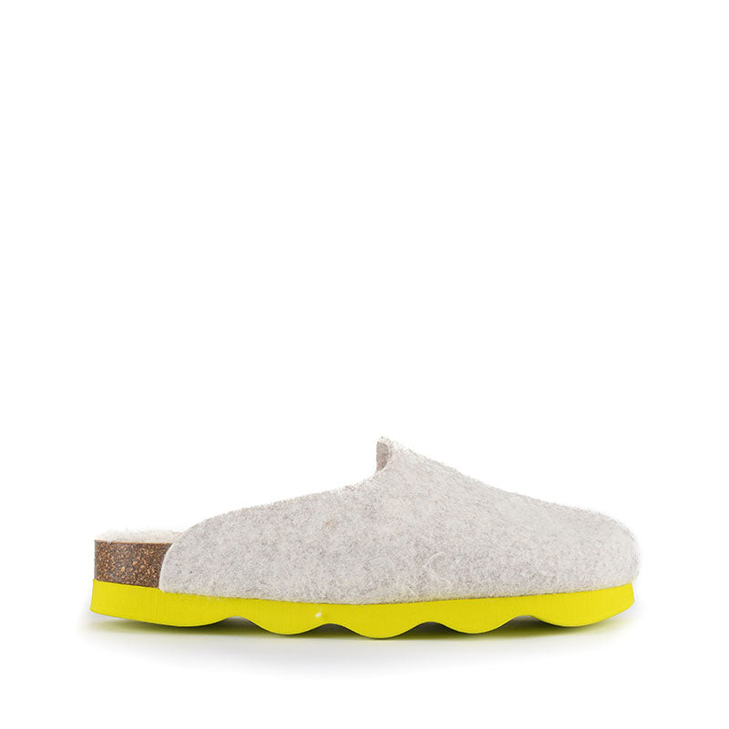 The women's Maria Vegan Wedge Felt Mule Slipper in Grey has a contemporary clog design mixed with a cool Scandi vibe upper with a vibrant contrasting wedge sole. Bedroom Athletics offers a wide range of premium quality slippers, slip on boots and loungewear.